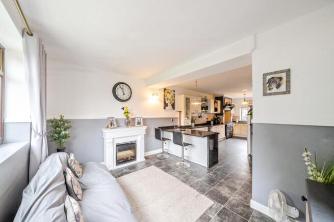3 bed Semi-Detached for sale Image 8