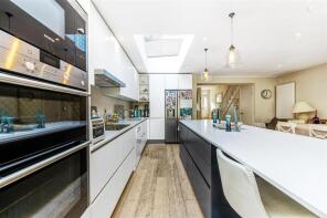 19, Birkbeck Avenue, London W3 6HX