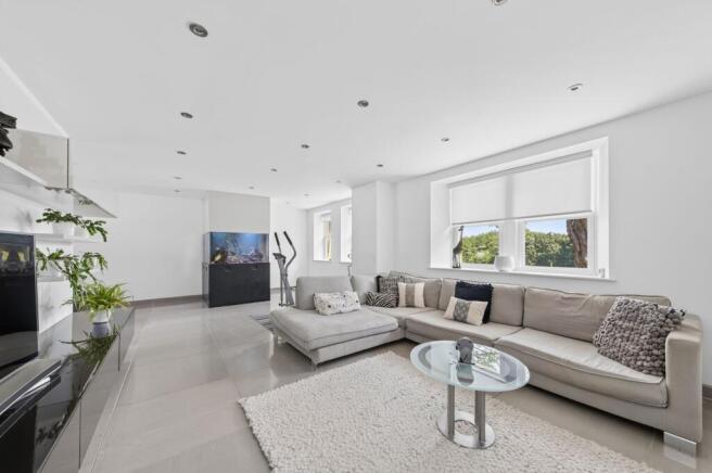 4 bed Detached for sale Image 10