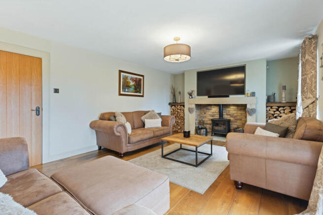 5 bed Detached for sale Image 12