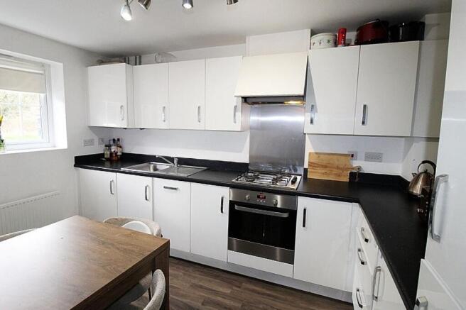 3 bed Semi-Detached for sale Image 6