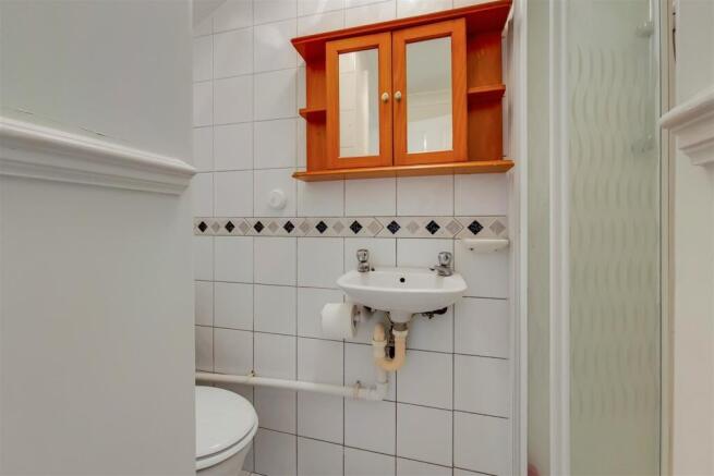 5_Shower Room-0.jpg