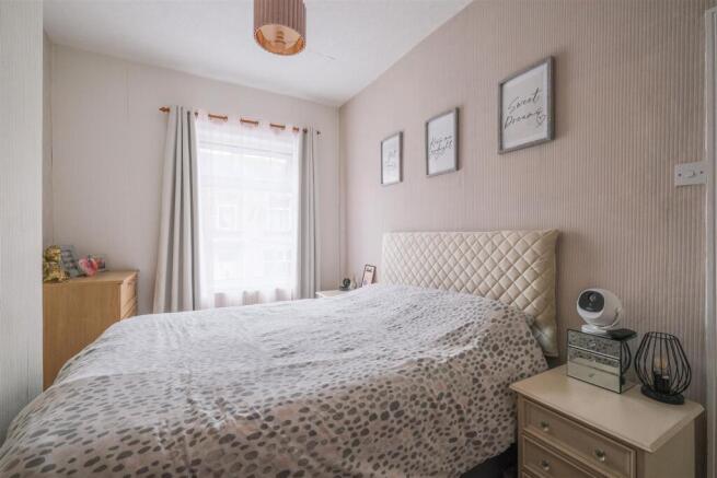 3 bed Terraced for sale Image 10