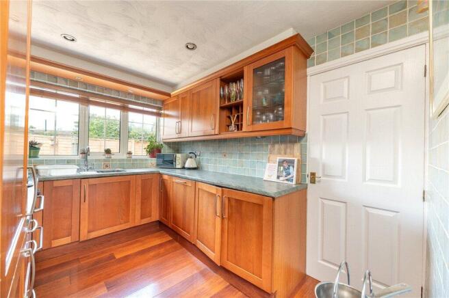 4 bed Detached for sale Image 9
