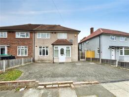 104, Restons Crescent, London SE9 2JH