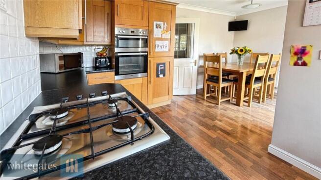 4 bed Detached for sale Image 11