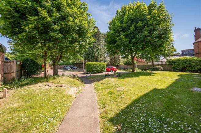 Communal Garden/ Parking