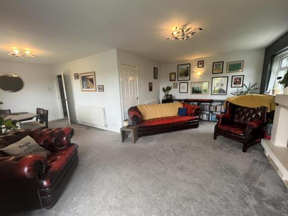 4 bed Detached for sale Image 8