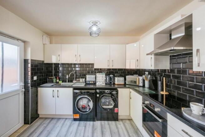 4 bed Terraced for sale Image 9