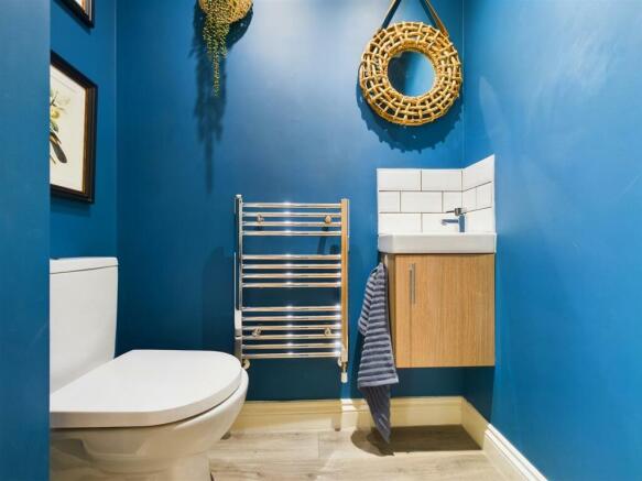 GUEST CLOAKROOM