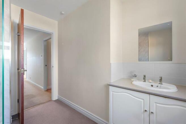 4 bed Detached for sale Image 11
