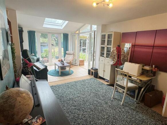 Family Room 1.JPG