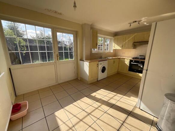 KITCHEN 15'8 x 9'2