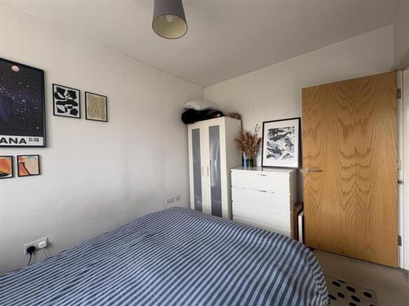 2 bed Flat to rent Image 5