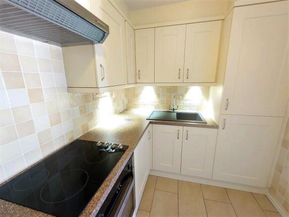 Kitchen b.jpg