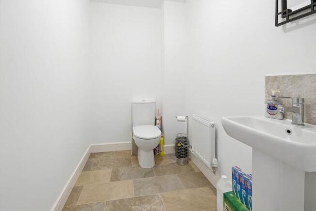 4 bed Semi-Detached for sale Image 8