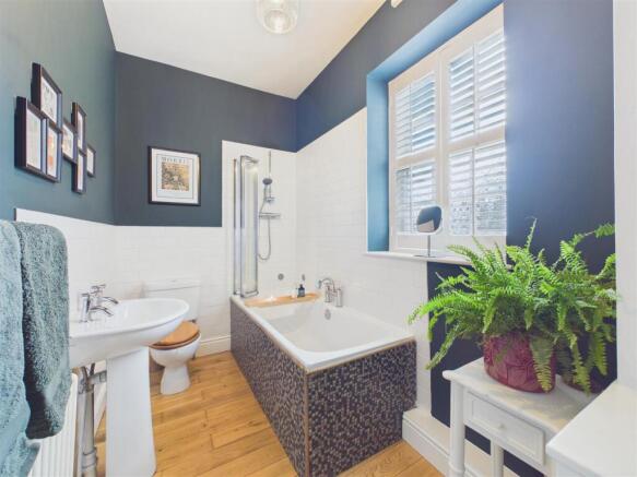 2 bed Apartment for sale Image 10