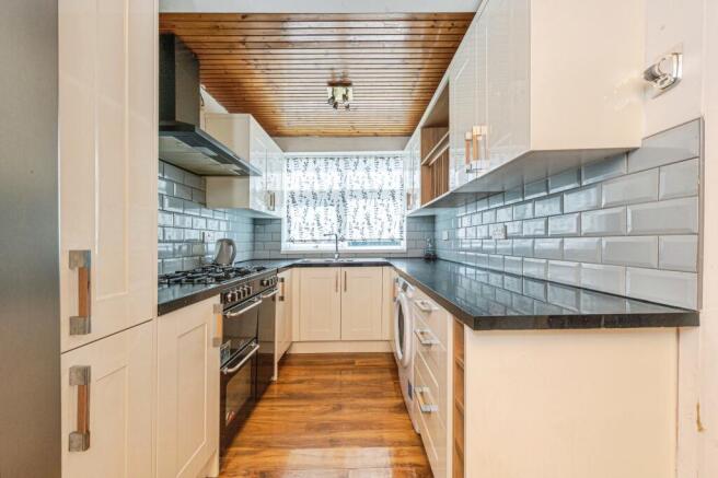 3 bed Semi-Detached for sale Image 6