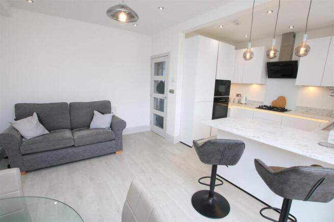 3 bed Semi-Detached for sale Image 6