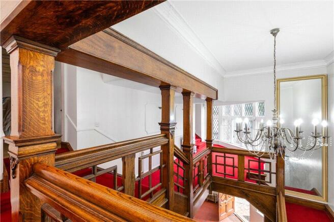 6 bed Semi-Detached for sale Image 11