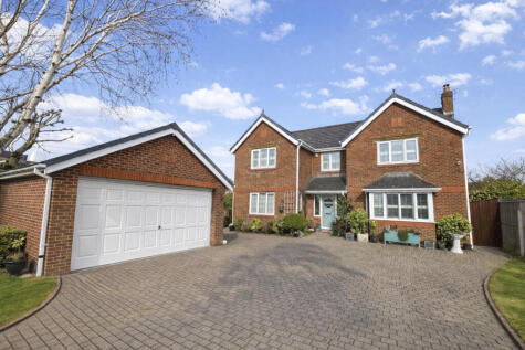 Meadows Avenue, Thornton, FY5