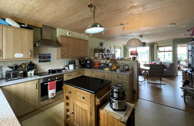 Kitchen a.JPG