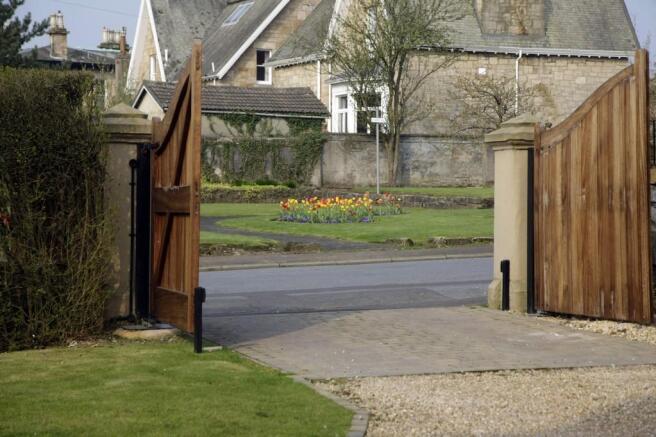 ELECTRIC GATES