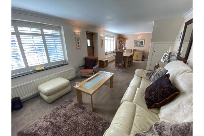 Lounge/Dining Room