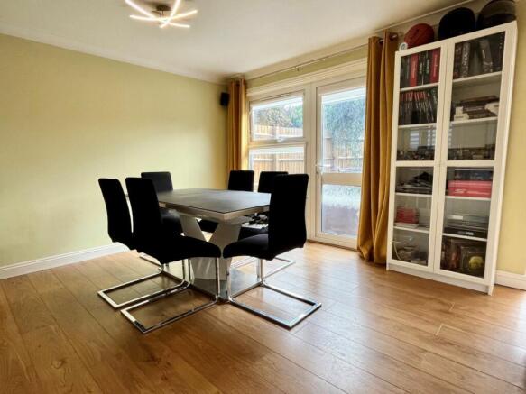 LOUNGE/DINING ROOM
