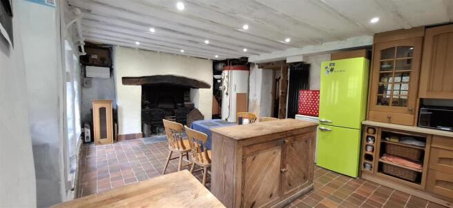 KITCHEN/ DINING ROOM