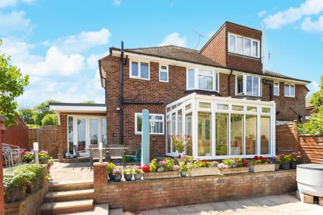 8 Chapmans Crescent-9 - 800px.jpg