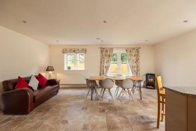 3 bed House for sale Image 8