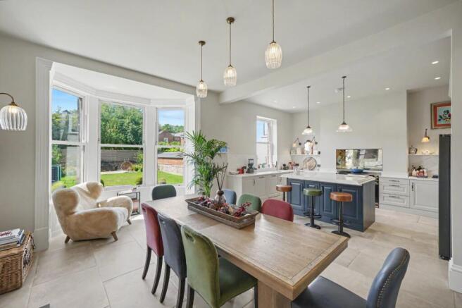 6 bed Semi-Detached for sale Image 7