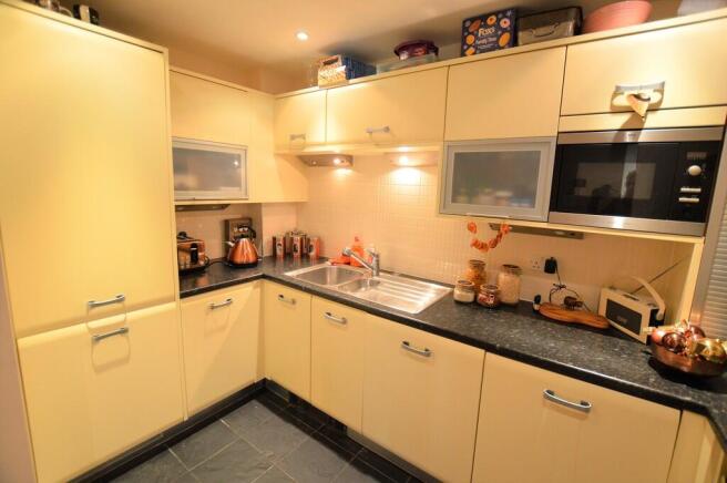 2 bed Apartment to rent Image 6