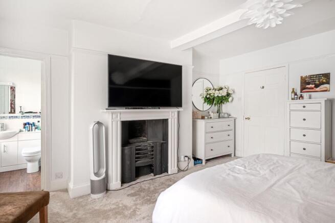 3 bed Terraced for sale Image 9