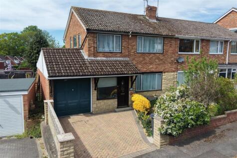 Elmstone Drive, Tilehurst, Reading