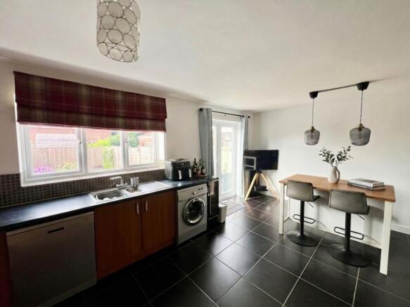 4 bed Semi-Detached for sale Image 6