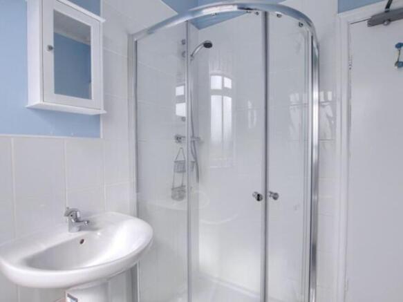 2 bed Apartment to rent Image 10