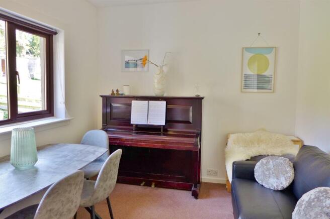 Dining room bedroom 1