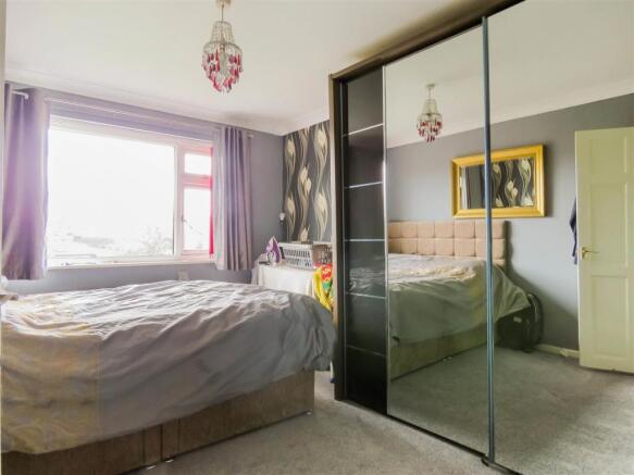 Bedroom 1.JPG