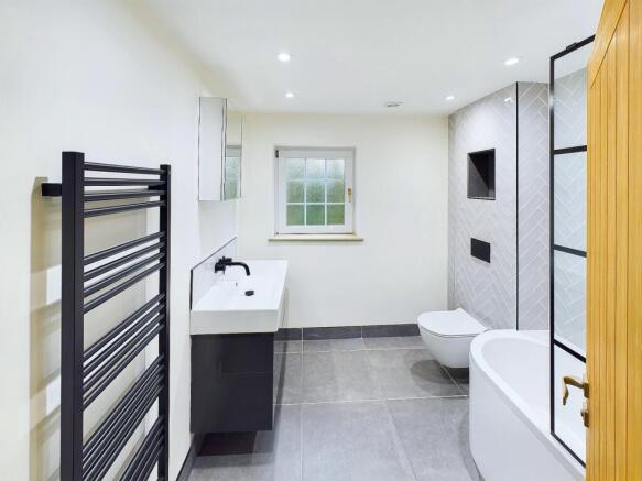 4 bed Detached to rent Image 7