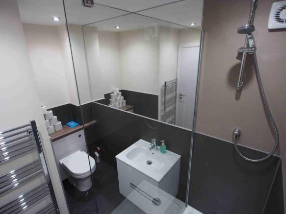 kingswe;lls - bathroom 3