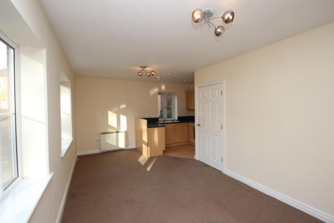 2 bed Apartment to rent Image 4