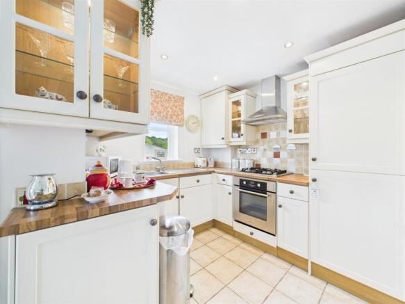 Appletree Court, Duffield, Belper, Derbyshire photo 4