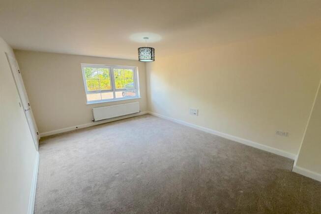 4 bed Detached to rent Image 6