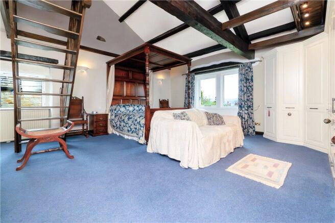 5 bed Detached for sale Image 6