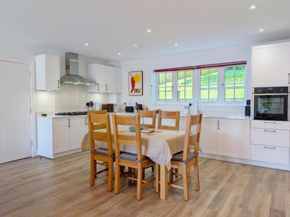 Kitchen / Dining Area