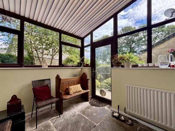 6 bed Semi-Detached for sale Image 8