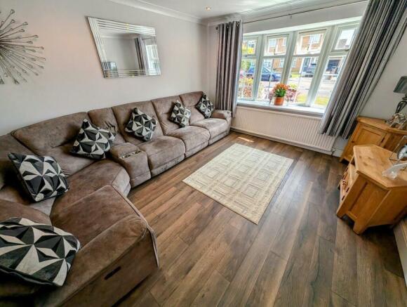 87 Dorset Way lounge 3.jpg