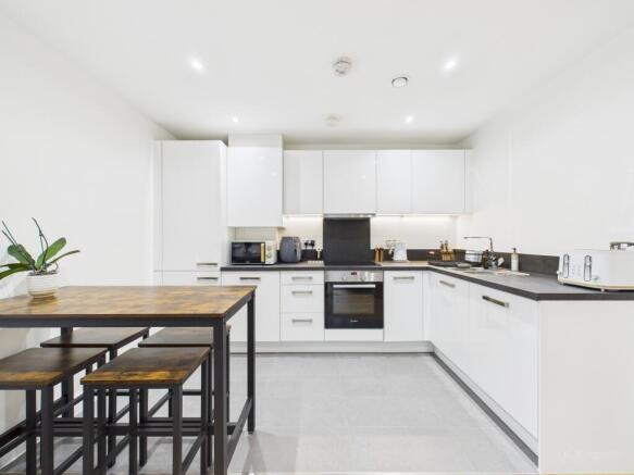 CAM02136G0-PR0505-STILL011